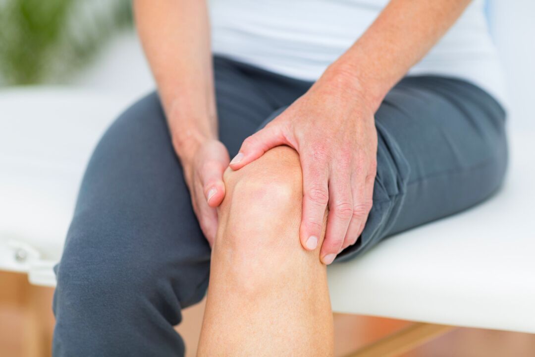 Mulți oameni experimentează dureri în articulațiile brațelor și picioarelor