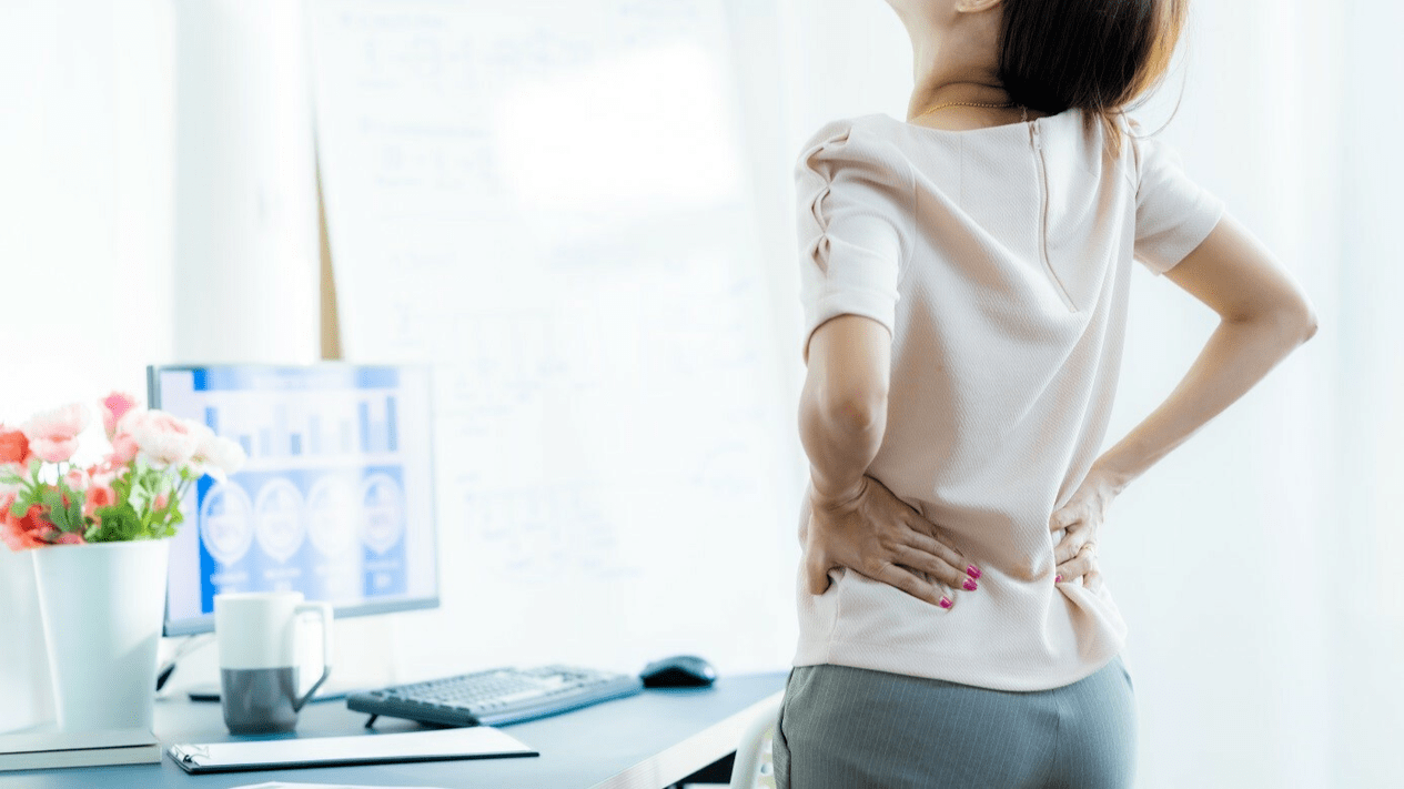 Osteocondroza coloanei lombare este însoțită de durere și disconfort în regiunea lombară