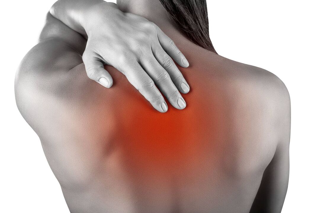 Durerea este principalul simptom al osteocondrozei spinale