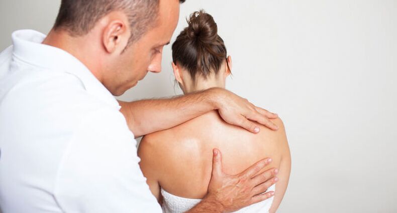 examinare si masaj spate de catre un specialist
